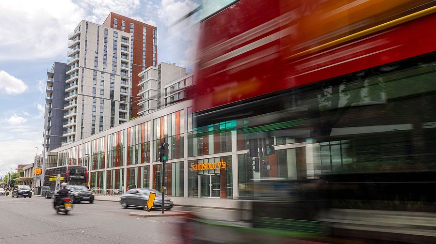 london lifestyle photography, london bus, street scene