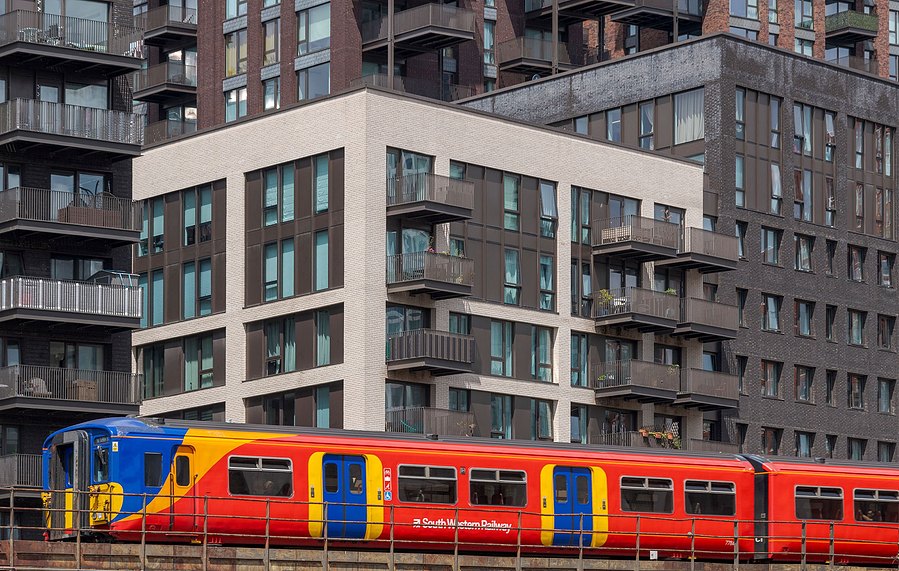 london lifestyle photography, architecture shot with train