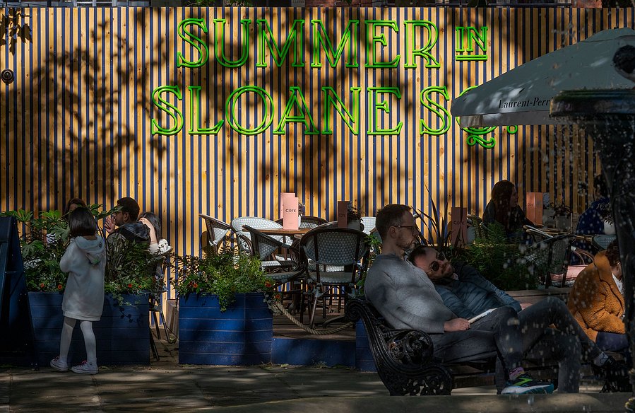 london lifestyle photography, outdoor dining with strong shadows