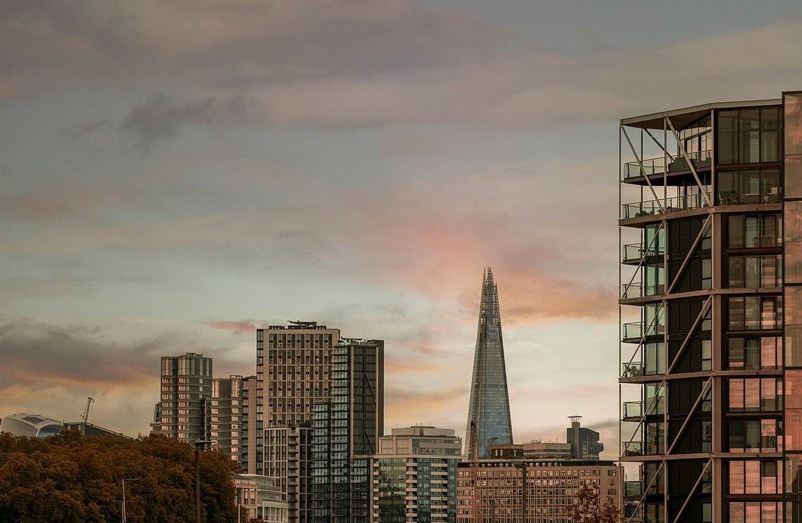 placemaking and lifestyle photography, london, cityscape at dusk, view of shard building