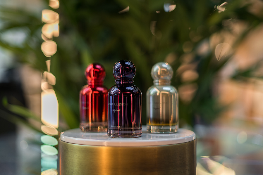 high end fragrance kiosk in situ in manchester Trafford Centre, shows interior with displays of products