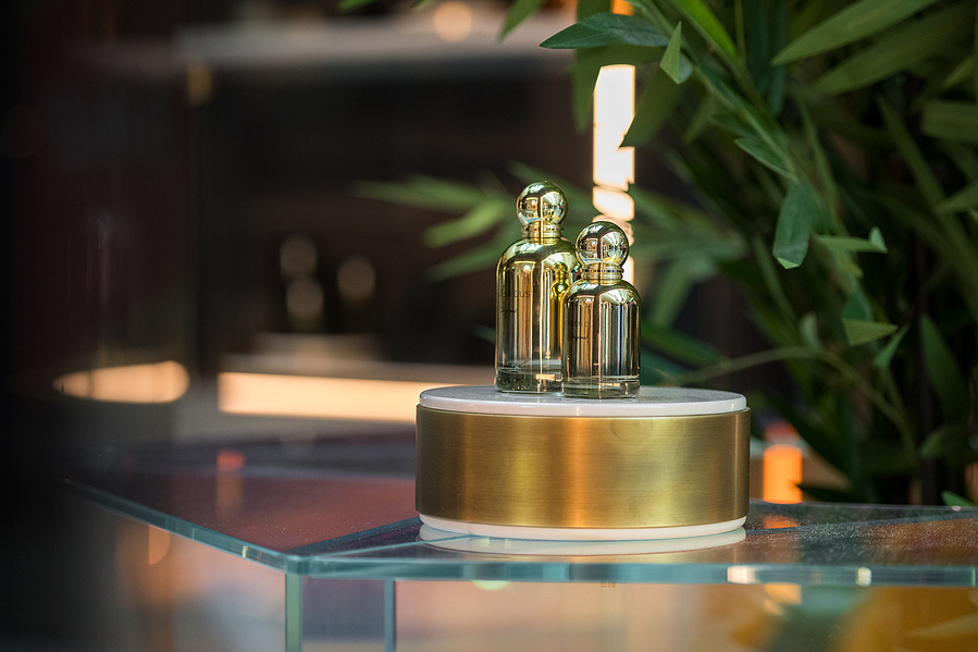 high end fragrance kiosk in situ in manchester Trafford Centre, shows interior with displays of products