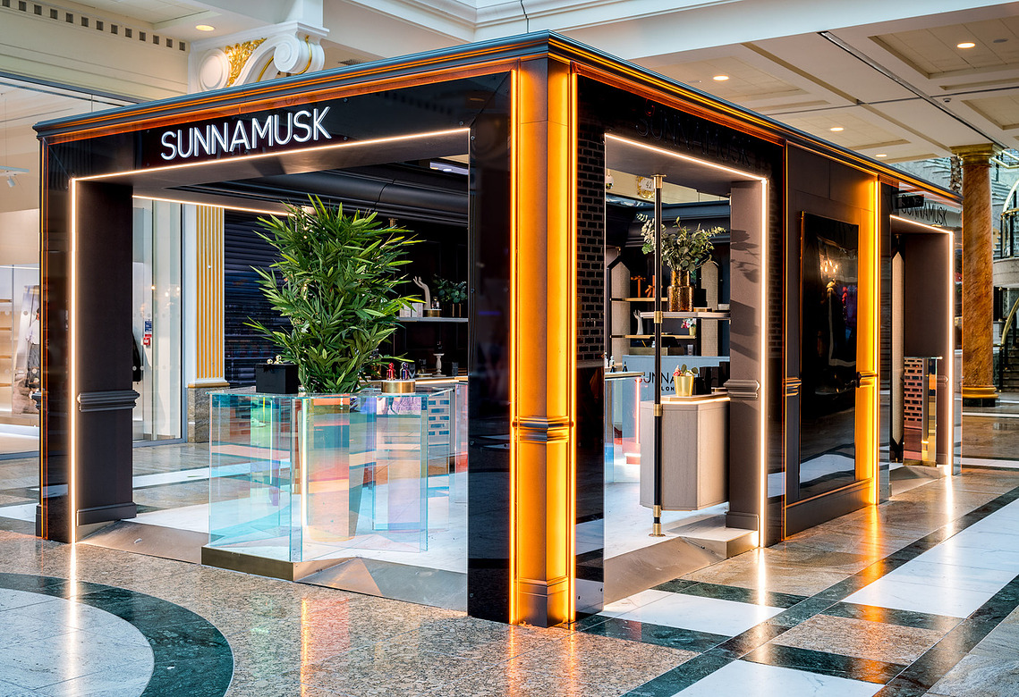 high end fragrance kiosk in situ in manchester Trafford Centre 