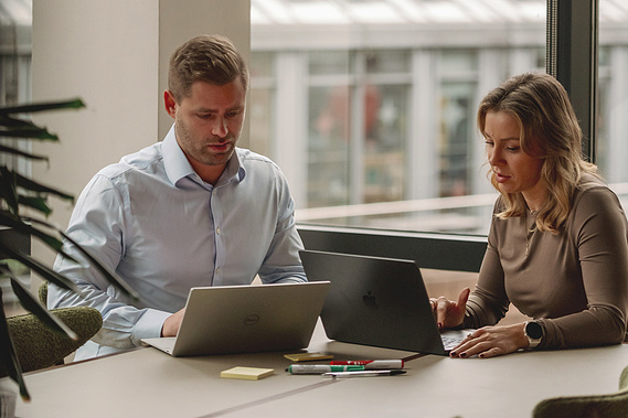 Commercial lifestyle photography team collaboration London office, small meeting scenario with laptops

