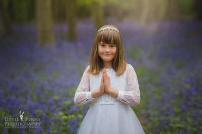 First Holy Communion portrait of a young girl in a white dress, taken in natural light. Captured in London, elegant image highlights the joy and grace of this special Catholic milestone. Holy Communion photographer serving London and surrounding areas