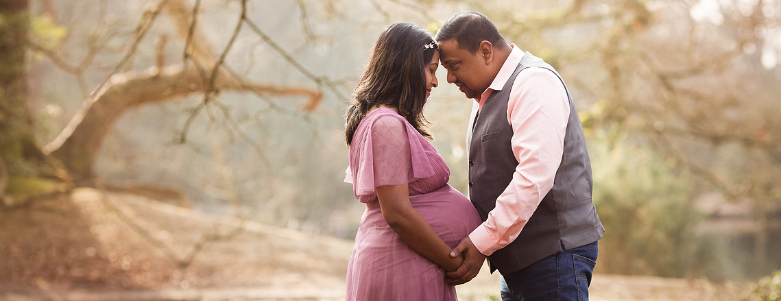 London Maternity photo shoot in the forest,
 moody, full of love and connections.
Outdoor maternity pregnancy portraits in London