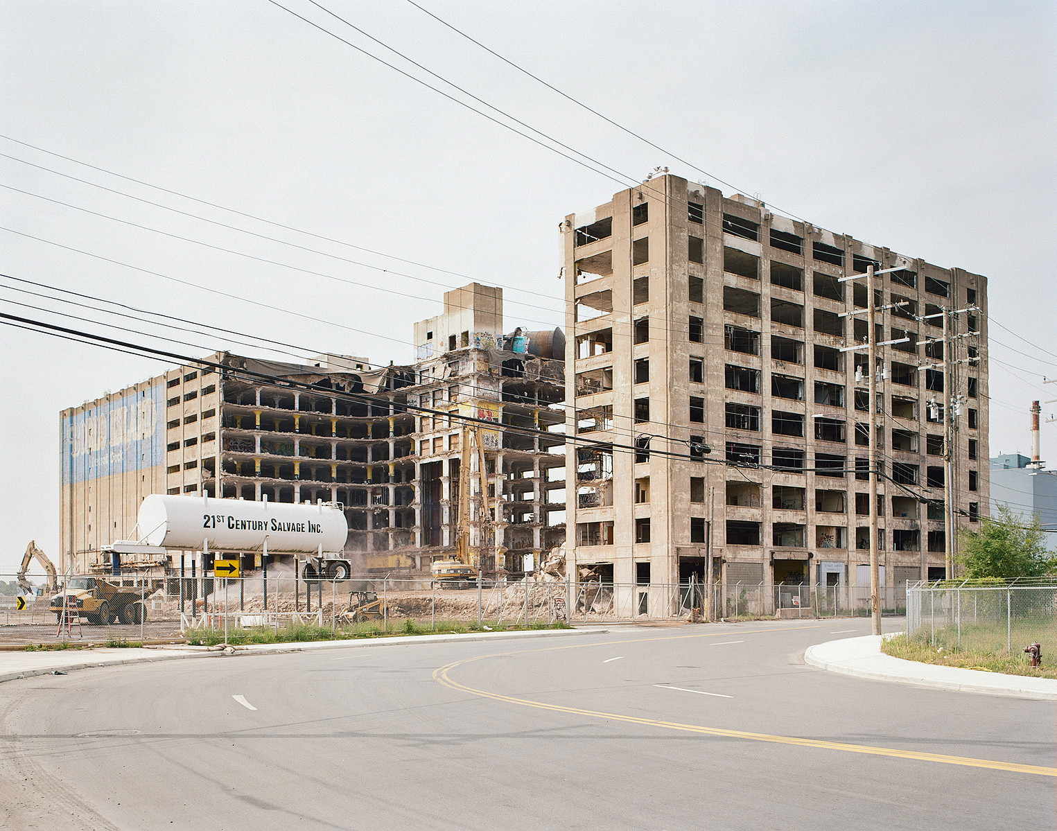 Boblo Terminal Building being demolished