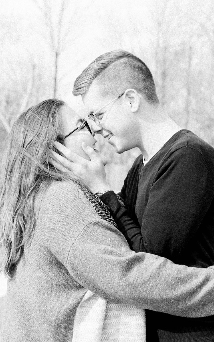 Black and white portrait of couple looking at each other, Emily VanderBeek Photography, Portrait and Family photography, Niagara Photographer, Champlain Photographer, Vaudreuil-Soulanges Photographer, candid photography, authentic photography.