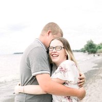Candid portrait of couple hugging and laughing on the beach, Emily VanderBeek Photography, Portrait and Family photography, Niagara Photographer, Champlain Photographer, Vaudreuil-Soulanges Photographer, candid photography, authentic photography.