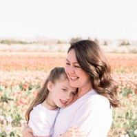 Candid portrait of mother holding little girl in a tulip field, Emily VanderBeek Photography, Portrait and Family photography, Niagara Photographer, Champlain Photographer, Vaudreuil-Soulanges Photographer, candid photography, authentic photography.