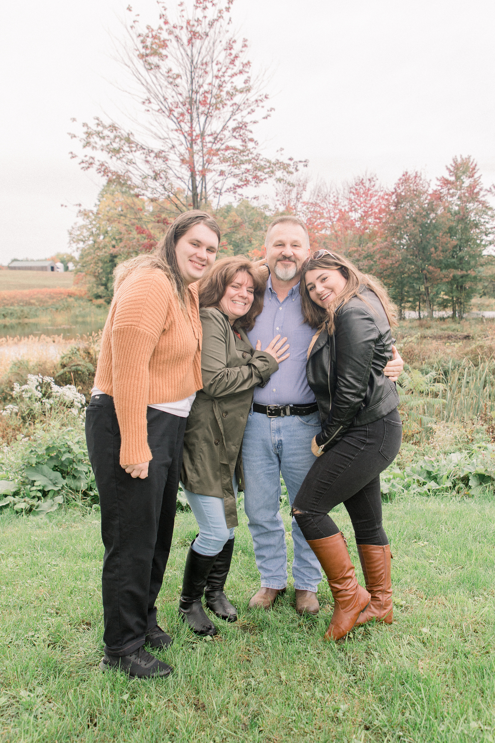 Family photo, L'Orignal family photographer, Champlain family photographer, Hawkesbury family photographer, Ottawa family photographer, Quebec family photography, Vaudreuil-Soulanges Photographer, Emily VanderBeek Photography. 