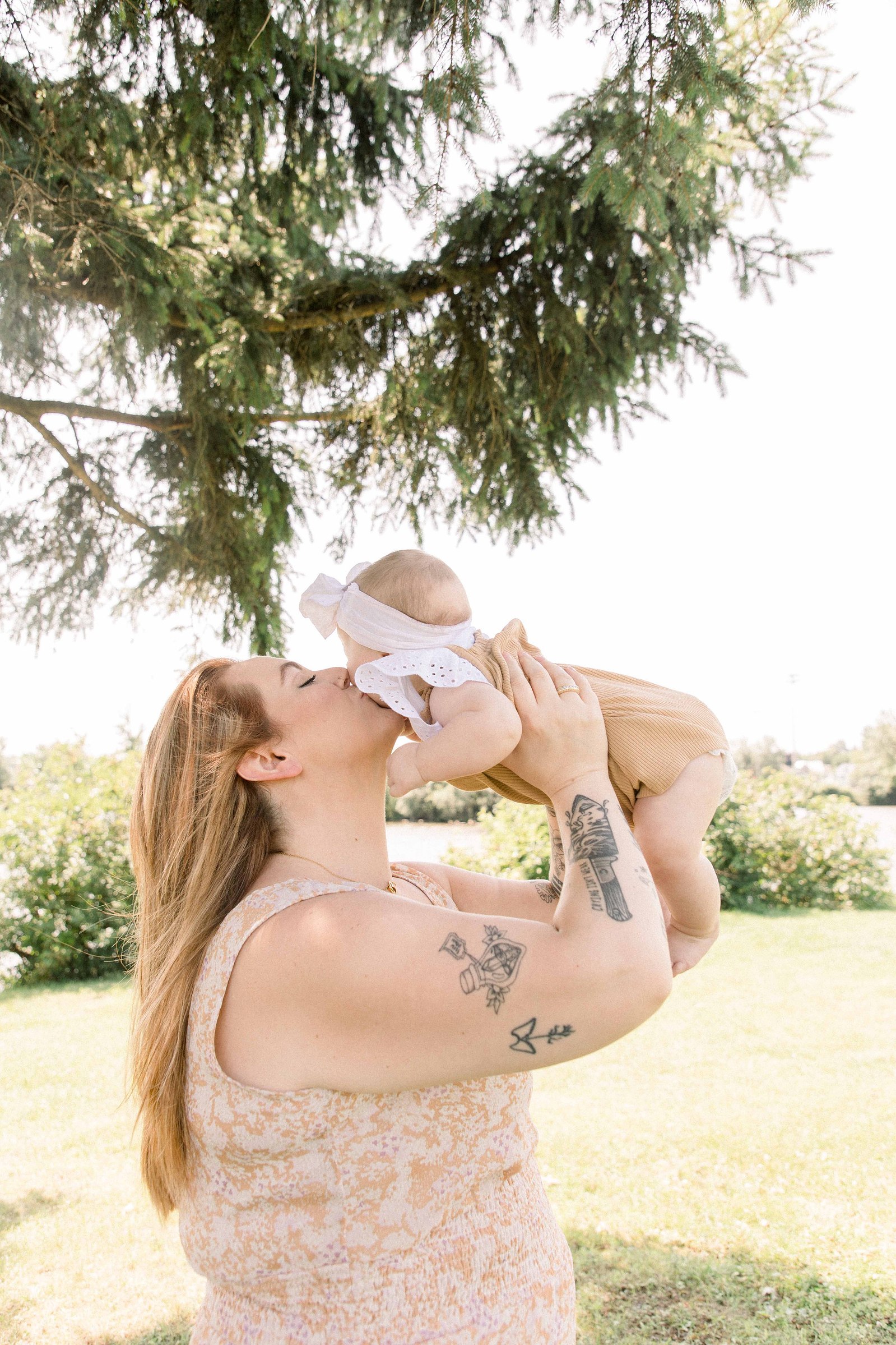 Candid portrait of a mom and baby girl in front of the Ottawa River in Hawkesbury, Portrait Photographer, Family Photographer, Emily VanderBeek Photography, Candid Photography, making memories.