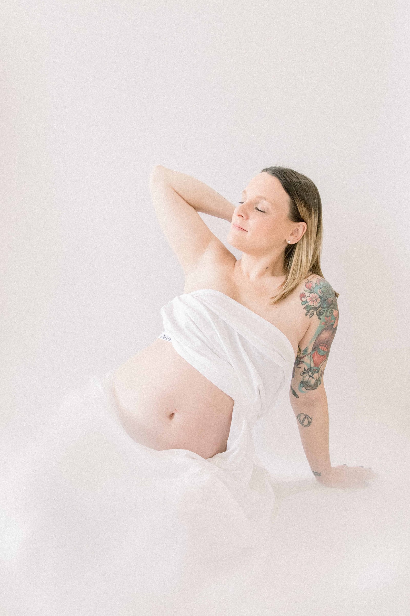 Studio portrait of a pregnant mother. Ottawa Maternity Photographer, Montreal Maternity Photographer, Motherhood Photography, Authentic Photography, Light & Airy Photography, Emily VanderBeek Photography.