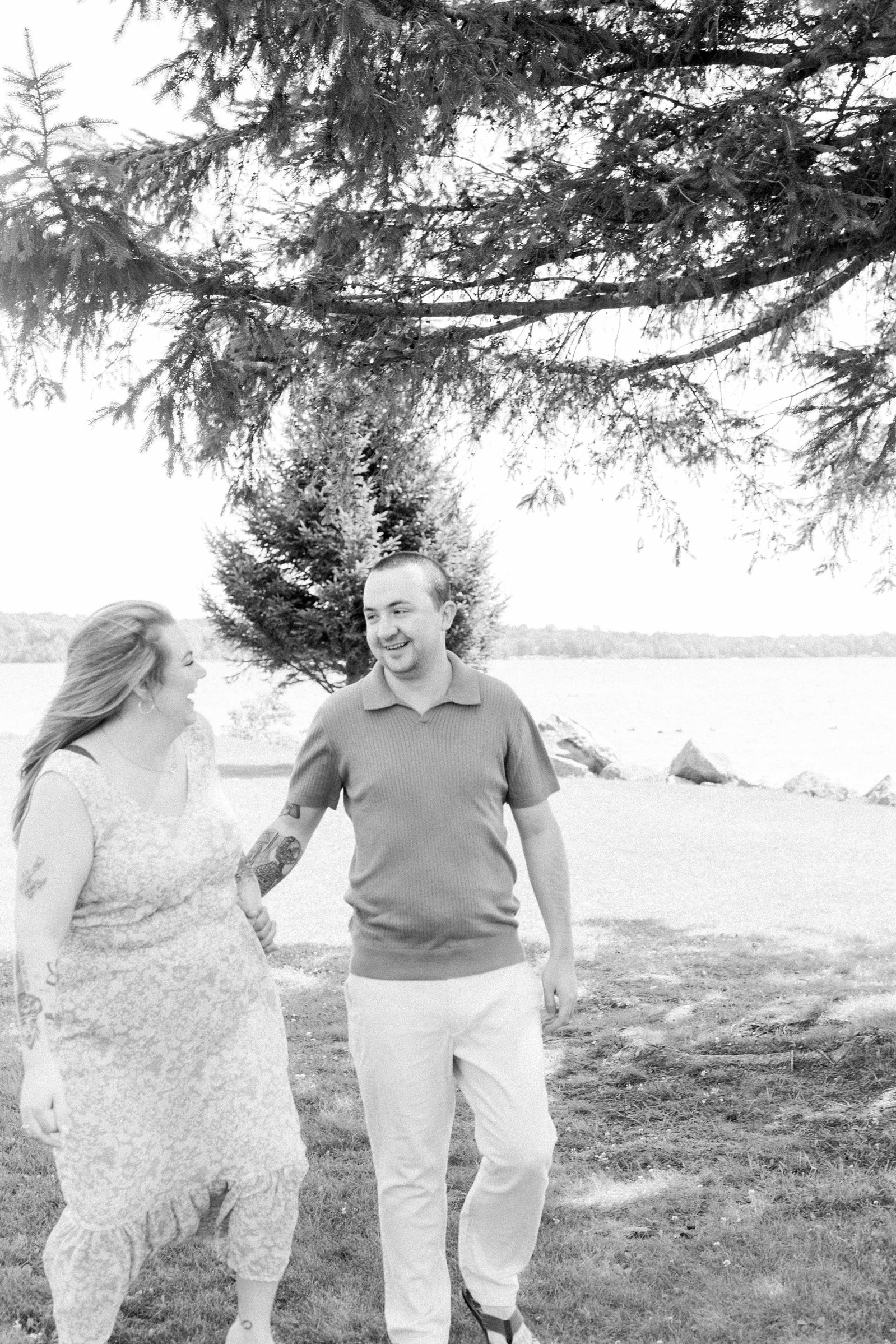 Black and white candid portrait of a couple in front of the Ottawa River in Hawkesbury, Portrait Photographer, Family Photographer, Emily VanderBeek Photography, Candid Photography, making memories.