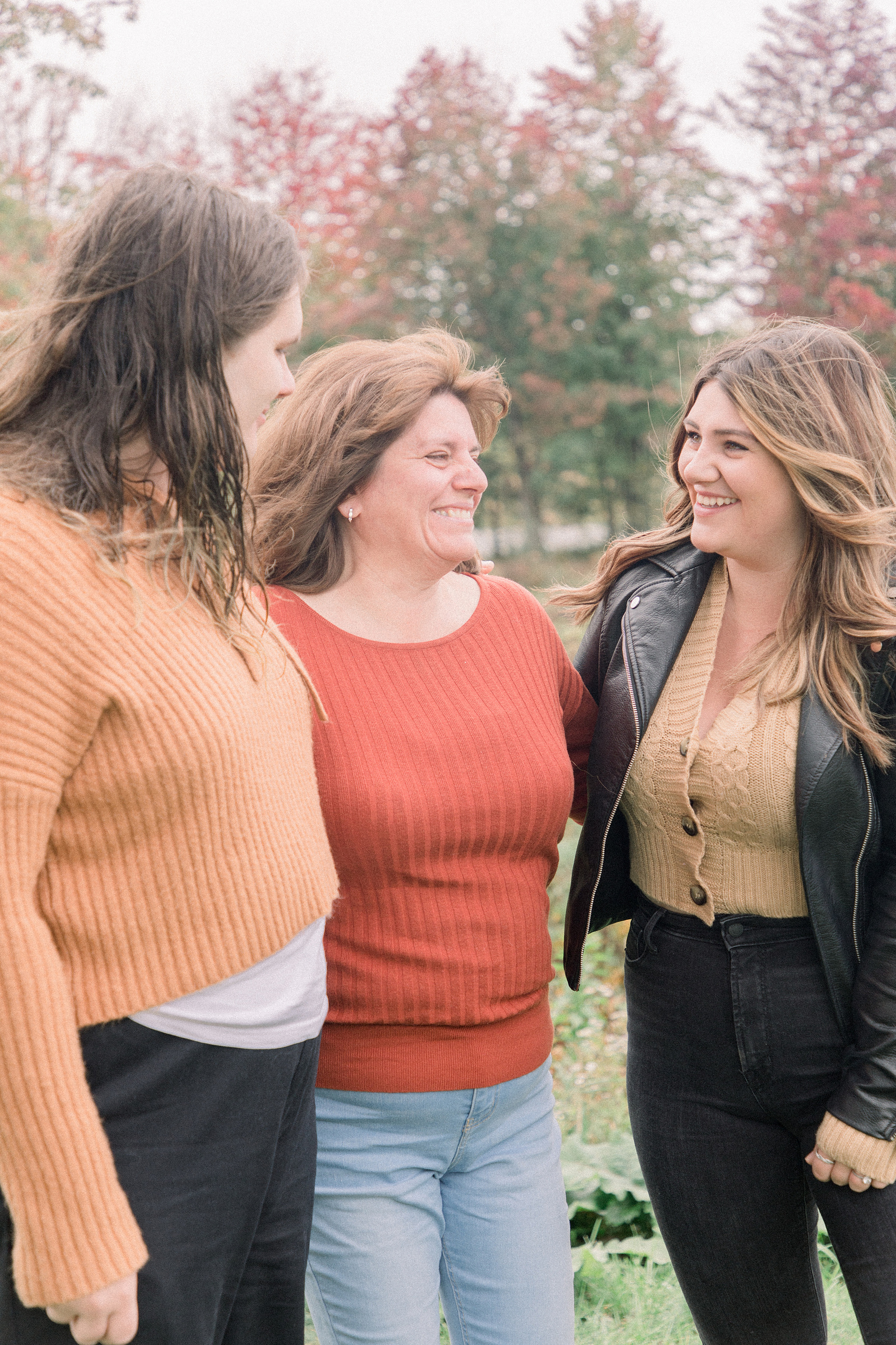 Photo of mom and two daughters laughing together, L'Orignal family photographer, Champlain family photographer, Hawkesbury family photographer, Quebec family photography, Vaudreuil-Soulanges Photographer, Emily VanderBeek Photography.