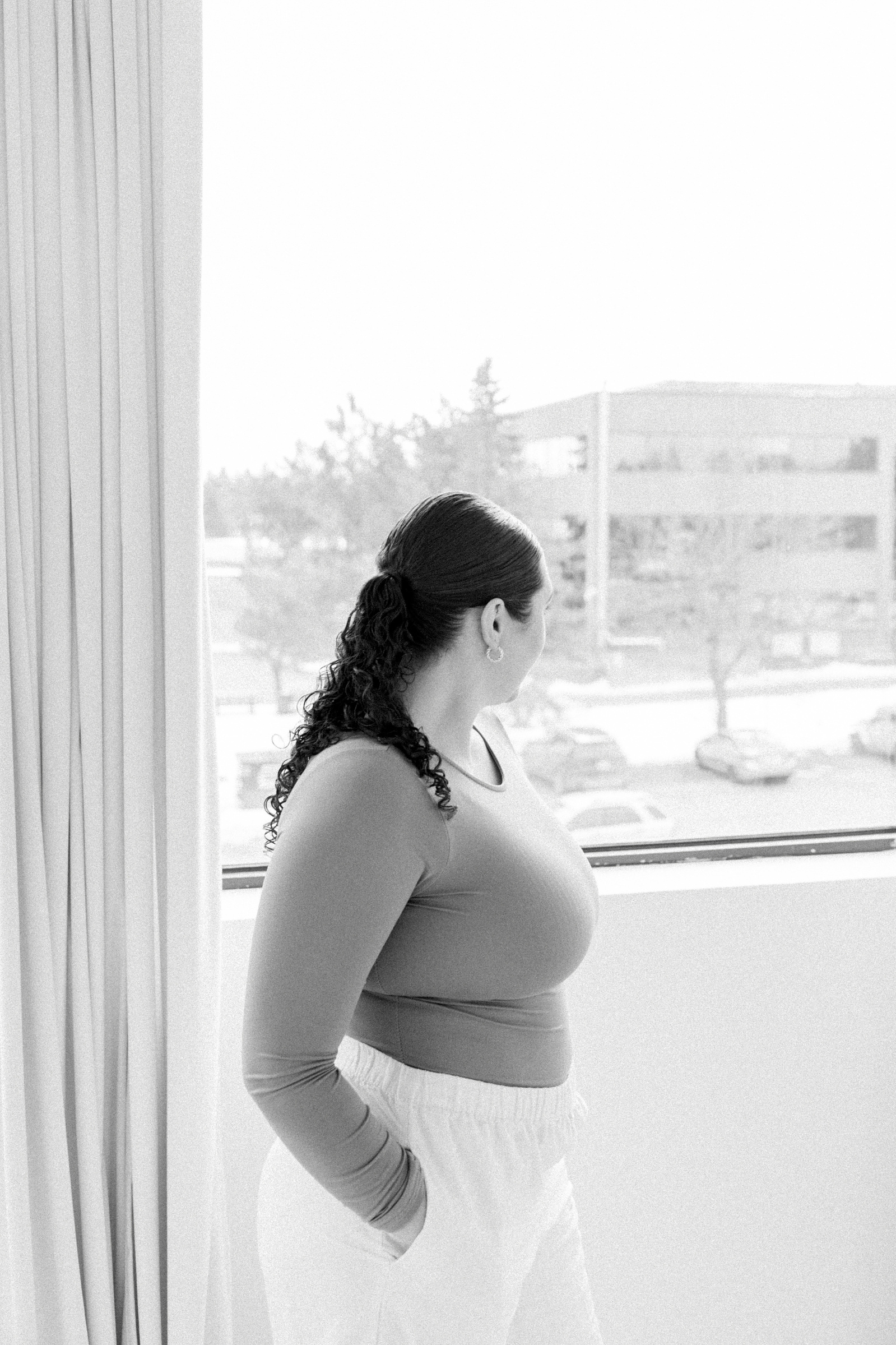 Black & white portrait of young woman in studio, Ottawa Portrait Photography, Ottawa Family Photography, Niagara Portrait Photography, Emily VanderBeek Photography, Emily VanderBeek Photo. Candid Photography. Light & Airy Photography.