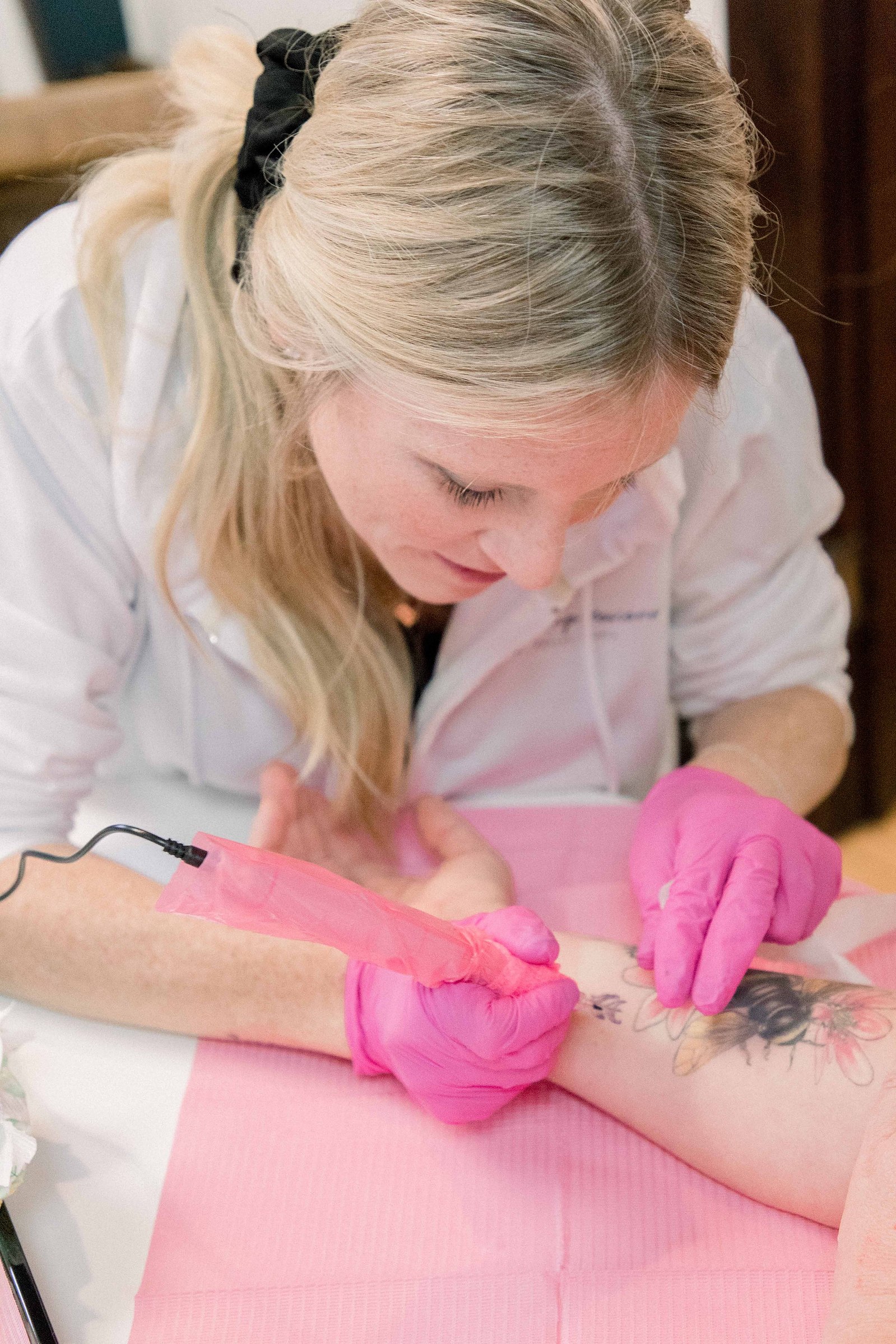 Business owner in a studio in Grimsby. Niagara Photographer. Tattoo Artist. Portrait Photography, Branding Photography, Light & Airy Photography. Emily VanderBeek Photography. Emily VanderBeek Photo.