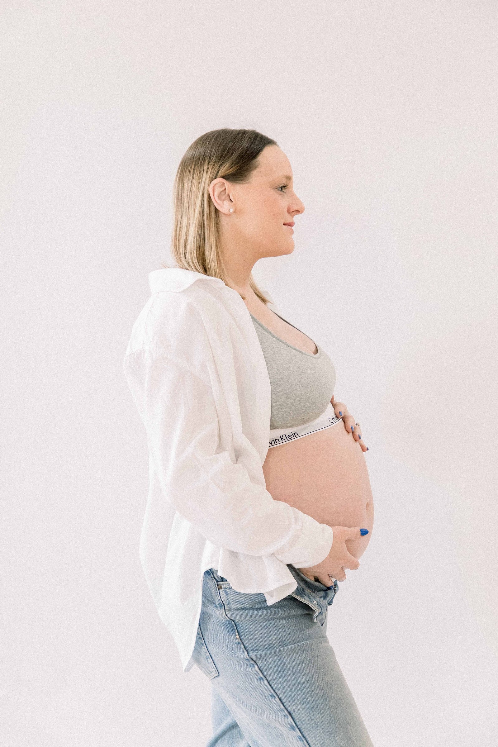 Studio portrait of a pregnant mother. Ottawa Maternity Photographer, Montreal Maternity Photographer, Motherhood Photography, Authentic Photography, Light & Airy Photography, Emily VanderBeek Photography.