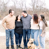 Photo of family of five plus dog on the beach, Emily VanderBeek Photography, Portrait and Family photography, Niagara Photographer, Champlain Photographer, Vaudreuil-Soulanges Photographer, candid photography, authentic photography.