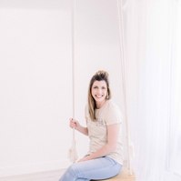Portrait of woman in studio sitting on swing and smiling, Emily VanderBeek Photography, Portrait and Family photography, Niagara Photographer, Champlain Photographer, Vaudreuil-Soulanges Photographer, candid photography, authentic photography.