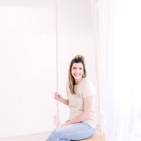 Portrait of woman in studio sitting on swing and smiling, Emily VanderBeek Photography, Portrait and Family photography, Niagara Photographer, Champlain Photographer, Vaudreuil-Soulanges Photographer, candid photography, authentic photography.