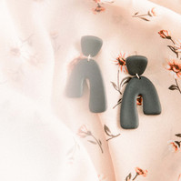 Stylized photo of black handmade earrings on colourful background, Emily VanderBeek Photography, Portrait and Family photography, Niagara Photographer, Champlain Photographer, Vaudreuil-Soulanges Photographer, candid photography, authentic photography.
