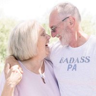 Portrait of husband and wife looking at each other smiling, Emily VanderBeek Photography, Portrait and Family photography, Niagara Photographer, Champlain Photographer, Vaudreuil-Soulanges Photographer, candid photography, authentic photography.