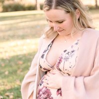 Maternity photo of woman outside at a park looking down at her belly, Emily VanderBeek Photography, Portrait and Family photography, Niagara Photographer, Champlain Photographer, Vaudreuil-Soulanges Photographer, candid photography, authentic photography.