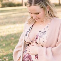 Maternity photo of woman outside at a park looking down at her belly, Emily VanderBeek Photography, Portrait and Family photography, Niagara Photographer, Champlain Photographer, Vaudreuil-Soulanges Photographer, candid photography, authentic photography.