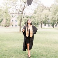 Graduation photo of woman throwing cap up in the air, Emily VanderBeek Photography, Portrait and Family photography, Niagara Photographer, Champlain Photographer, Vaudreuil-Soulanges Photographer, candid photography, authentic photography.