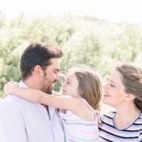 Candid portrait of family of three with little girl in the middle, Emily VanderBeek Photography, Portrait and Family photography, Niagara Photographer, Champlain Photographer, Vaudreuil-Soulanges Photographer, candid photography, authentic photography.