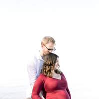 Maternity photo of man hugging woman from behind on beach, Emily VanderBeek Photography, Portrait and Family photography, Niagara Photographer, Champlain Photographer, Vaudreuil-Soulanges Photographer, candid photography, authentic photography.
