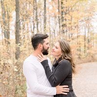 Candid portrait of man and woman hugging each other on fall trail, Emily VanderBeek Photography, Portrait and Family photography, Niagara Photographer, Champlain Photographer, Vaudreuil-Soulanges Photographer, candid photography, authentic photography.