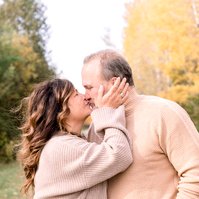 Portrait of couple kissing with beautiful fall background. Emily VanderBeek Photography, Portrait and Family photography, Niagara Photographer, Champlain Photographer, Vaudreuil-Soulanges Photographer, candid photography, authentic photography.