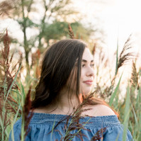 Portrait of woman looking away from camera standing in tall grass, Emily VanderBeek Photography, Portrait and Family photography, Niagara Photographer, Champlain Photographer, Vaudreuil-Soulanges Photographer, candid photography, authentic photography.