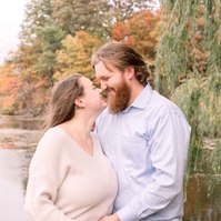 Maternity photo of couple holding woman's belly and touching noses, Emily VanderBeek Photography, Portrait and Family photography, Niagara Photographer, Champlain Photographer, Vaudreuil-Soulanges Photographer, candid photography, authentic photography.
