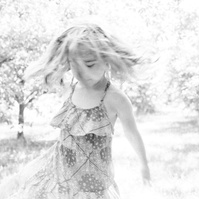 Candid portrait of little girl twirling around an orchard, Emily VanderBeek Photography, Portrait and Family photography, Niagara Photographer, Champlain Photographer, Vaudreuil-Soulanges Photographer, candid photography, authentic photography.