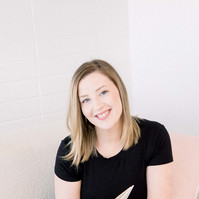 Portrait of woman in a studio smiling into the camera holding a book, Emily VanderBeek Photography, Portrait and Family photography, Niagara Photographer, Champlain Photographer, Vaudreuil-Soulanges Photographer, candid photography, authentic photography.