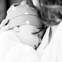 Black and white photo of mother holding baby boy, Emily VanderBeek Photography, Portrait and Family photography, Niagara Photographer, Champlain Photographer, Vaudreuil-Soulanges Photographer, candid photography, authentic photography.