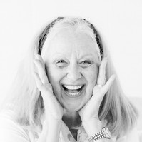 Black and white candid portrait of woman in studio laughing, Emily VanderBeek Photography, Portrait and Family photography, Niagara Photographer, Champlain Photographer, Vaudreuil-Soulanges Photographer, candid photography, authentic photography.