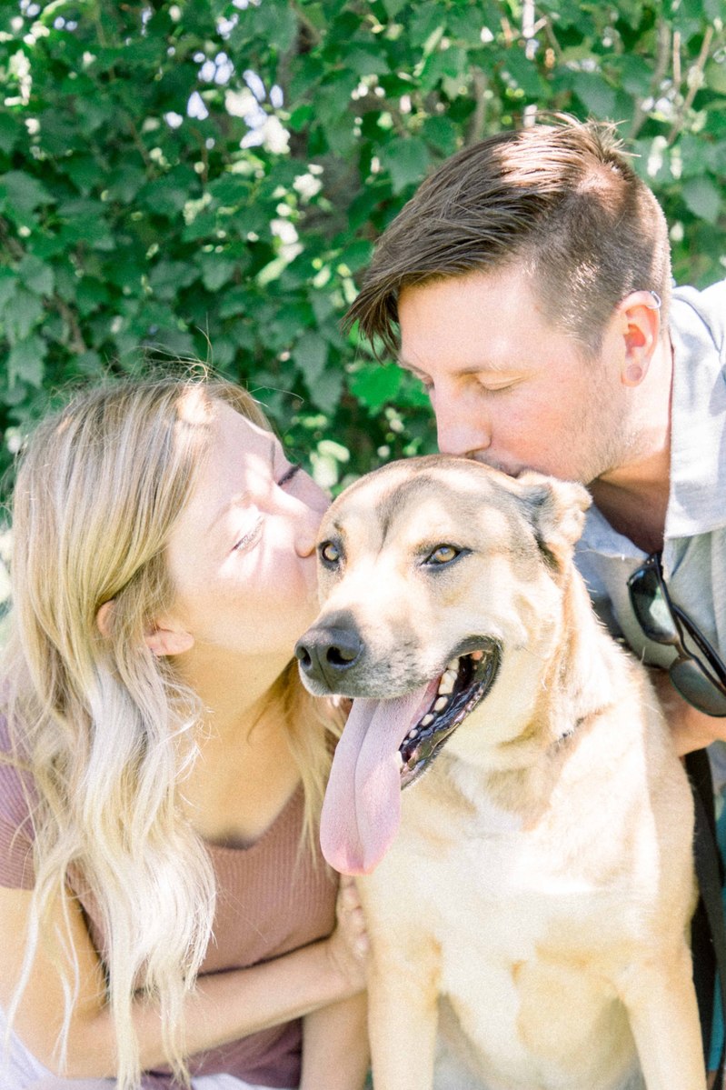 Portrait of man and woman kissing pet dog, Emily VanderBeek Photography, Portrait and Family photography, Niagara Photographer, Champlain Photographer, Vaudreuil-Soulanges Photographer, candid photography, authentic photography.