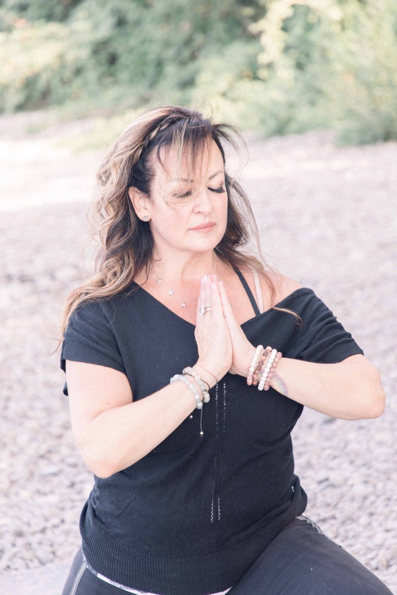 Portrait of woman practicing yoga on the beach, Emily VanderBeek Photography, Portrait and Family photography, Niagara Photographer, Champlain Photographer, Vaudreuil-Soulanges Photographer, candid photography, authentic photography.