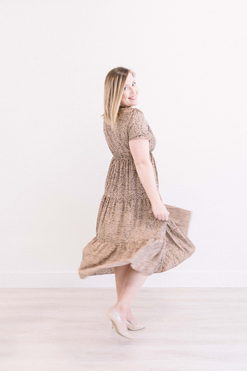 Candid portrait of woman in studio twirling around in long dress, Emily VanderBeek Photography, Portrait and Family photography, Niagara Photographer, Champlain Photographer, Vaudreuil-Soulanges Photographer, candid photography, authentic photography.