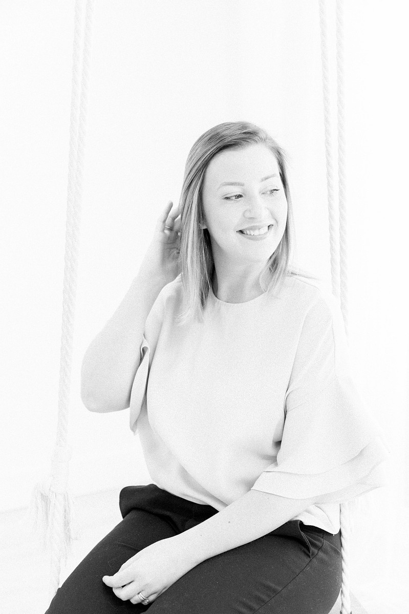 Black and white photo of woman on swing in studio, Emily VanderBeek Photography, Portrait and Family photography, Niagara Photographer, Champlain Photographer, Vaudreuil-Soulanges Photographer, candid photography, authentic photography.