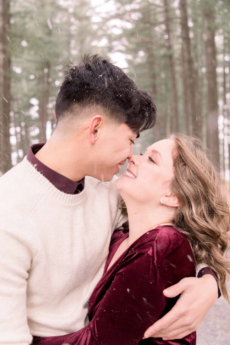 Candid portrait of man touching noses with woman on a winter trail, Emily VanderBeek Photography, Portrait and Family photography, Niagara Photographer, Champlain Photographer, Vaudreuil-Soulanges Photographer, candid photography, authentic photography.