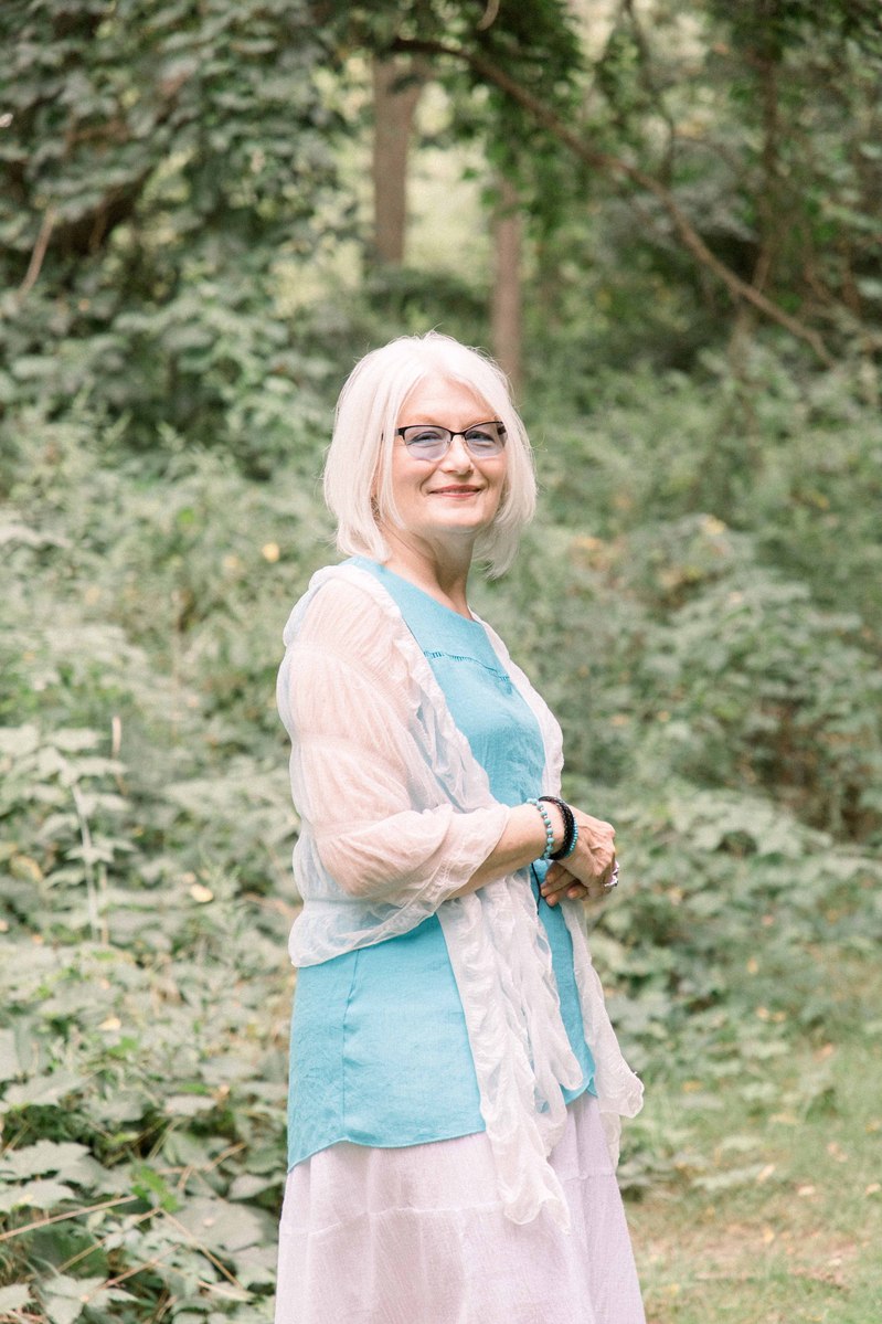 Portrait of woman smiling at the camera on trail, Emily VanderBeek Photography, Portrait and Family photography, Niagara Photographer, Champlain Photographer, Vaudreuil-Soulanges Photographer, candid photography, authentic photography.