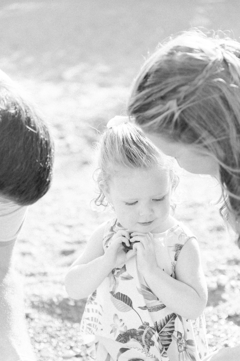 Black and white photo of a family of three on the beach, Emily VanderBeek Photography, Portrait and Family photography, Niagara Photographer, Champlain Photographer, Vaudreuil-Soulanges Photographer, candid photography, authentic photography.