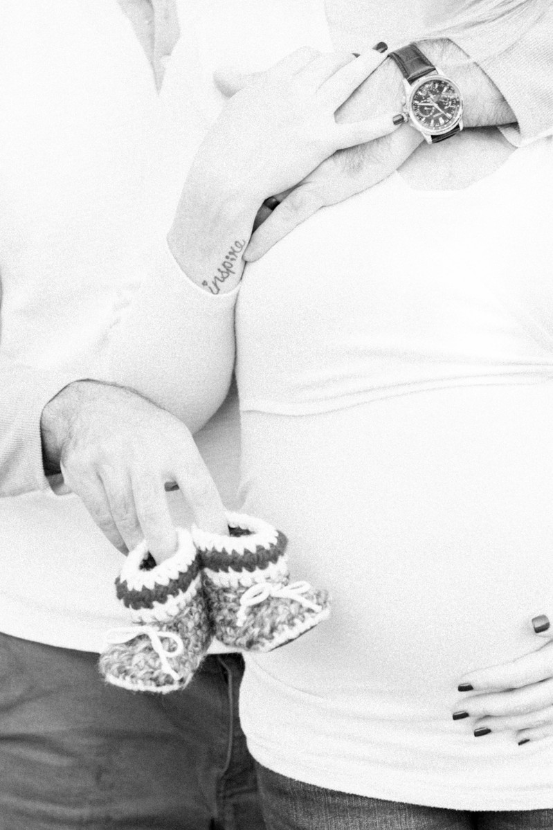 Black and white close up maternity photo of baby bump & little shoes, Emily VanderBeek Photography, Portrait and Family photography, Niagara Photographer, Champlain Photographer, Vaudreuil-Soulanges Photographer, candid photography, authentic photography.