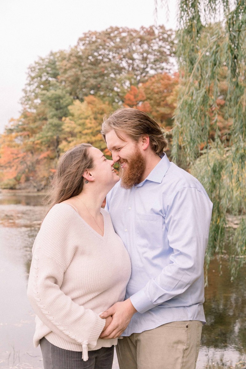Maternity photo of couple holding woman's belly and touching noses, Emily VanderBeek Photography, Portrait and Family photography, Niagara Photographer, Champlain Photographer, Vaudreuil-Soulanges Photographer, candid photography, authentic photography.