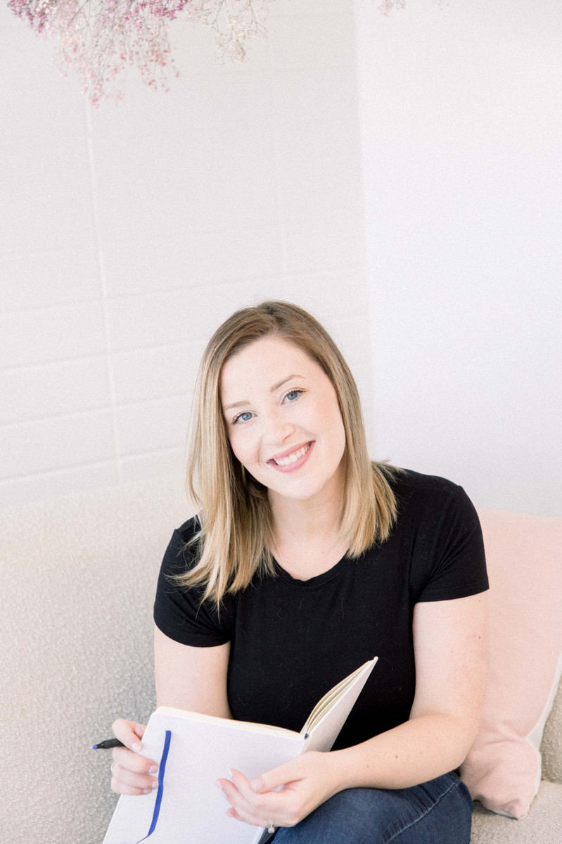 Portrait of woman in a studio smiling into the camera holding a book, Emily VanderBeek Photography, Portrait and Family photography, Niagara Photographer, Champlain Photographer, Vaudreuil-Soulanges Photographer, candid photography, authentic photography.